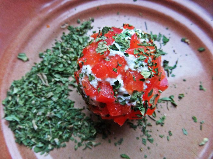 Салат морковный с творожными шариками