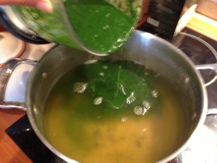 Суп из шпината со вкусом щавеля