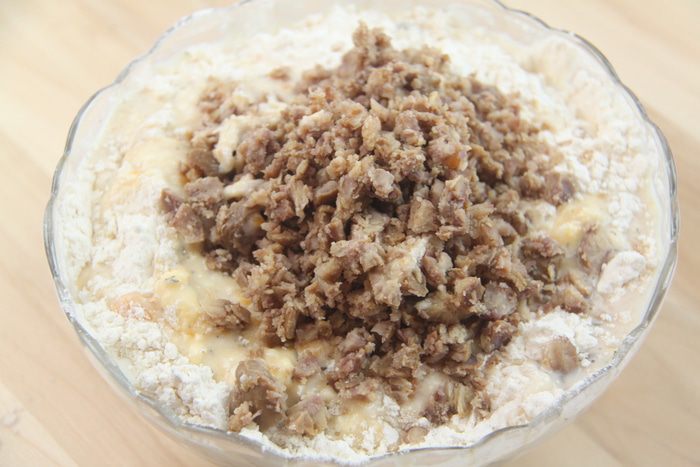 Каштановые булочки с брусникой