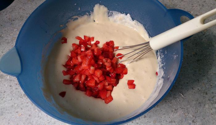 Клубничные оладьи