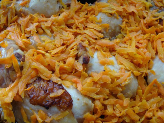 Куриные бедра в овощной шубке