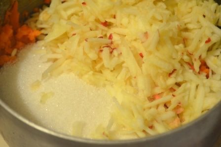 Морковно-яблочный пирог