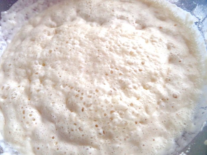 Дрожжевые блины с луково-сырной начинкой