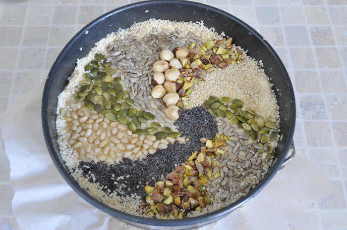 Пирог с курицей под ореховой корочкой