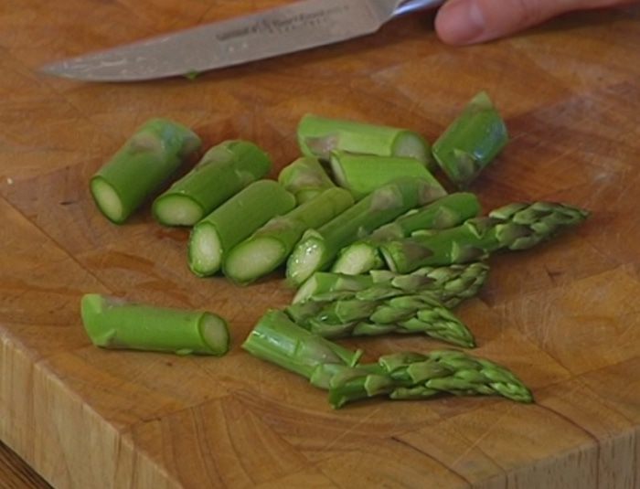 Фриттата со спаржей, помидорами и фетой 