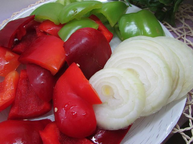 Шашлык из курицы с овощами