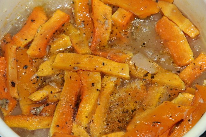 Суп-пюре из запеченной тыквы с перцами