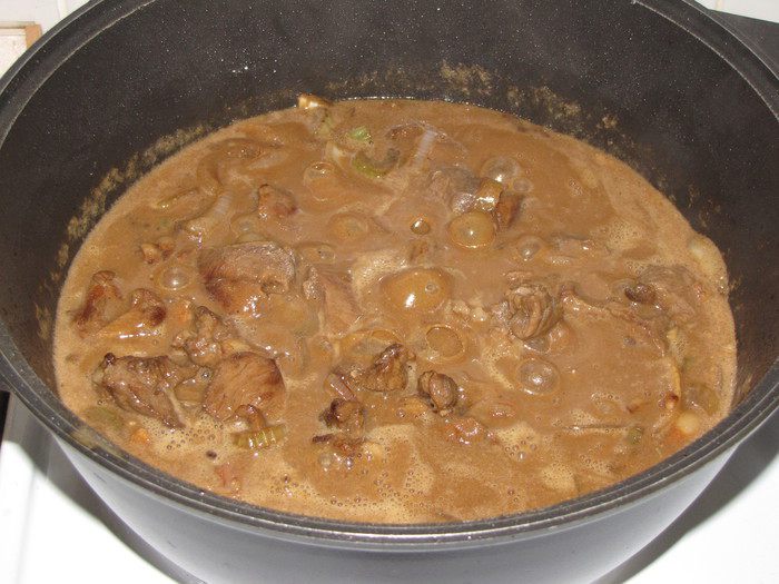 Баранина в пиве с пряными сливами