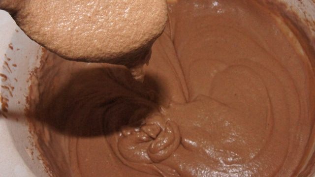 Шоколадные капкейки с заварной меренгой
