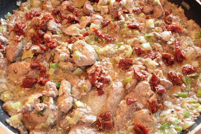 Куриная печень в ароматном соусе