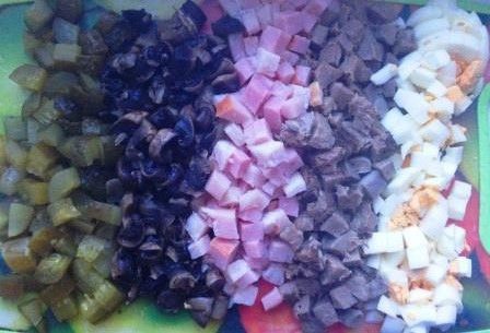 &amp;quot;Русский&amp;quot; салат с языком, грибами, ветчиной и красной фасолью