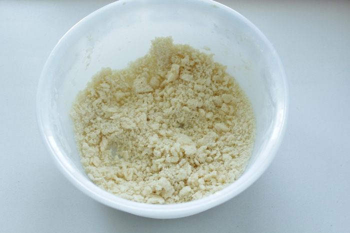 Тарт с ревенем и миндальным кремом