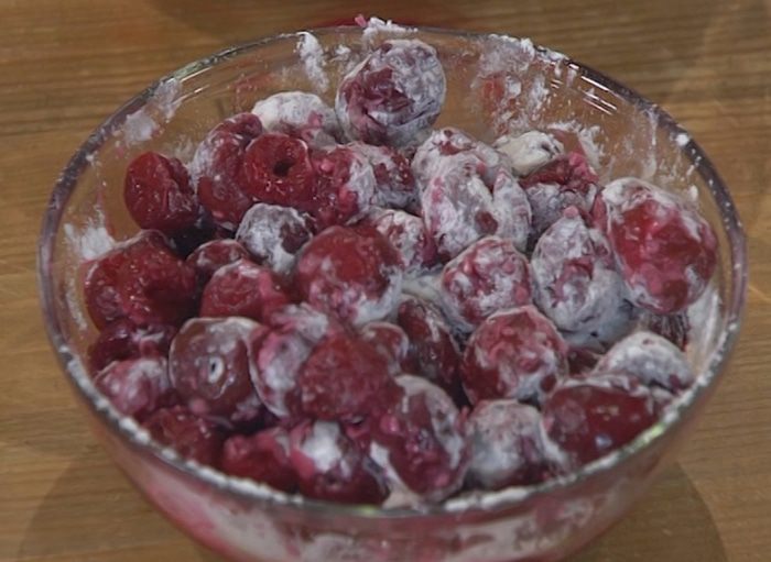 Миндальные маффины с вишней 