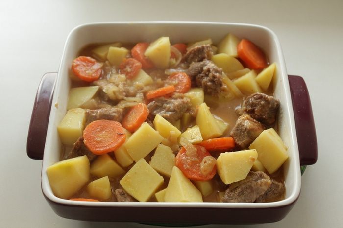 Томленое мясо и овощи в пиве