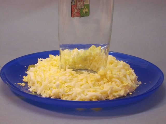 Салат с кальмарами