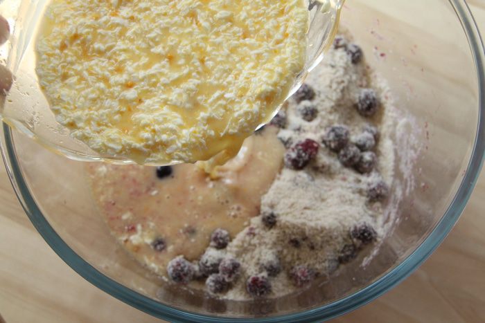 Миндальный тарт с черной смородиной