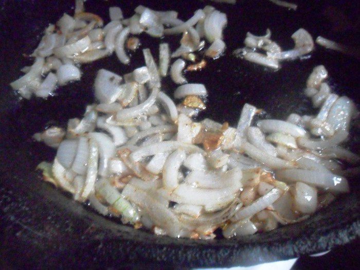 Куриное филе с фасолью в томатном соусе