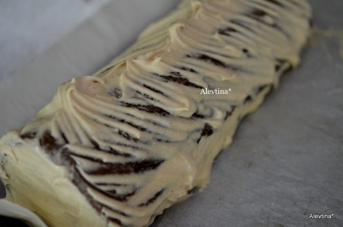 Рулет шоколадный с арахисовой пастой