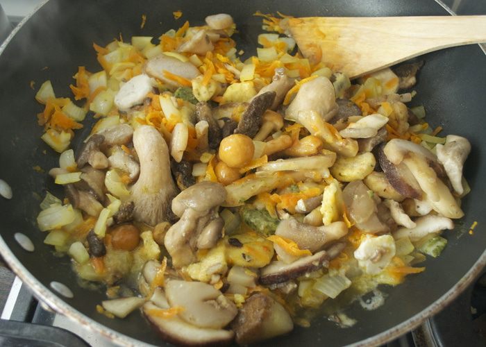 Жаркое из фаршированной курицы