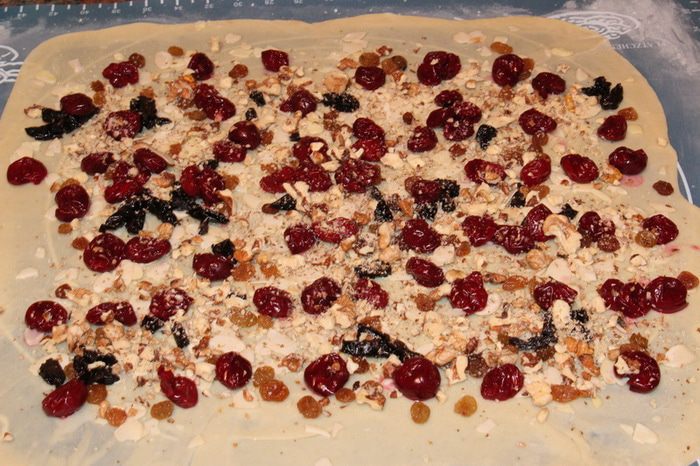 Штрудель из вытяжного теста с вишнями