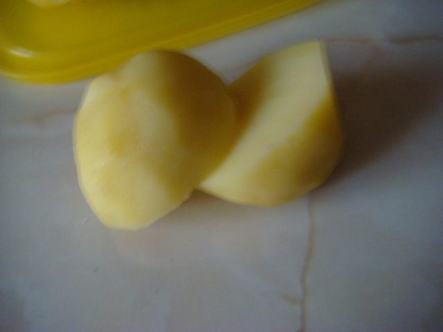 Курочка в слоеном тесте с картофельными розами