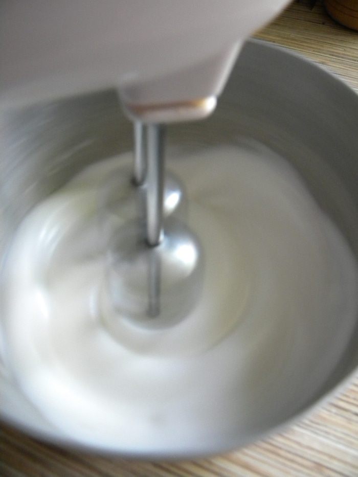 Шоколадные кексы с яблочным джемом и легким безе