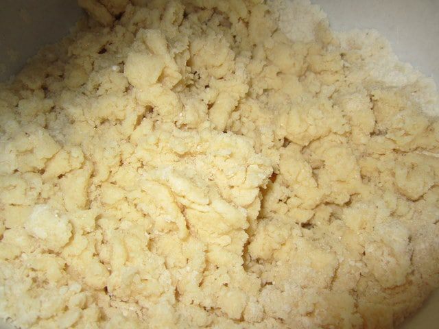 Два бисквита.