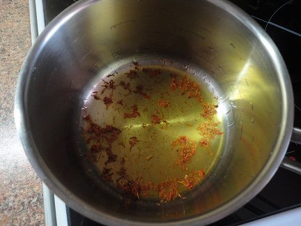 Морской окунь с грибами и пореем