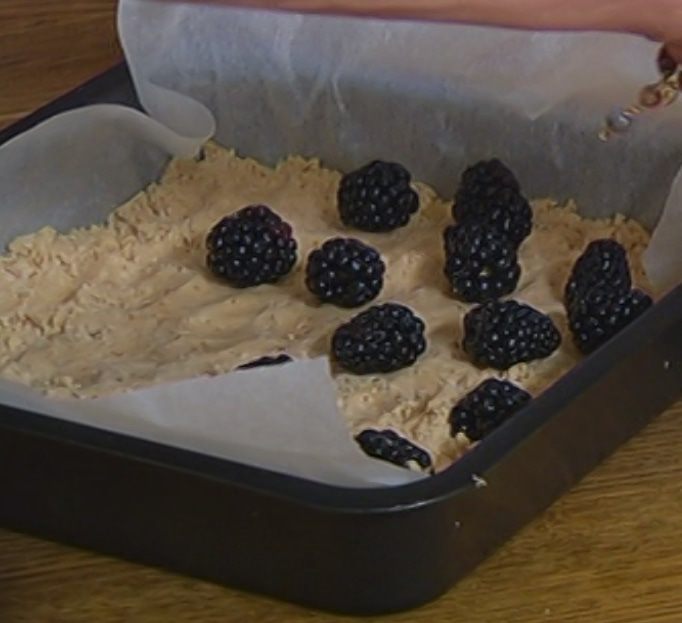 Песочные квадратики с ежевикой 