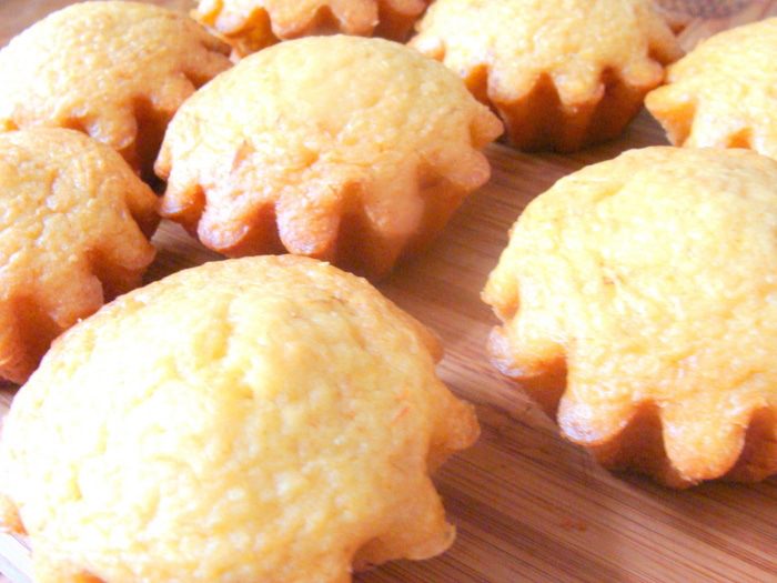 Мандариново-шафрановые кексы с шоколадной глазурью (постные)