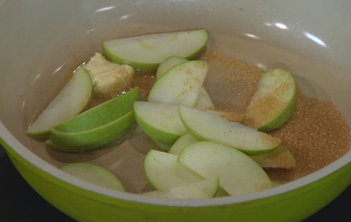 Сэндвичи со свиными котлетками и яблоками 