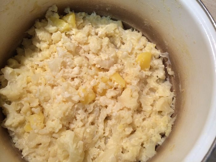 Крем-суп из цветной капусты с голубым сыром