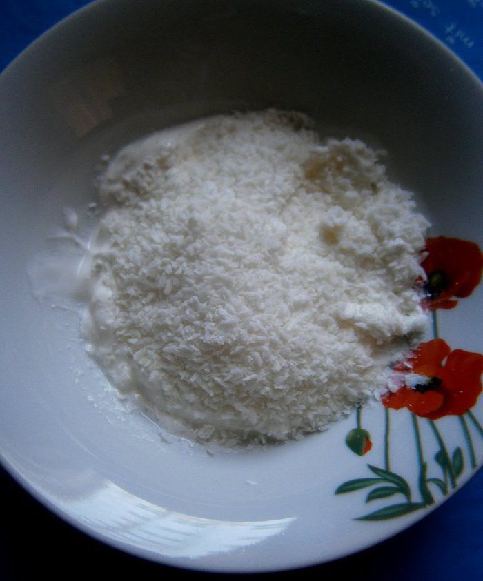 Яблочный салат с изюмом, персиком и кокосовым йогуртом