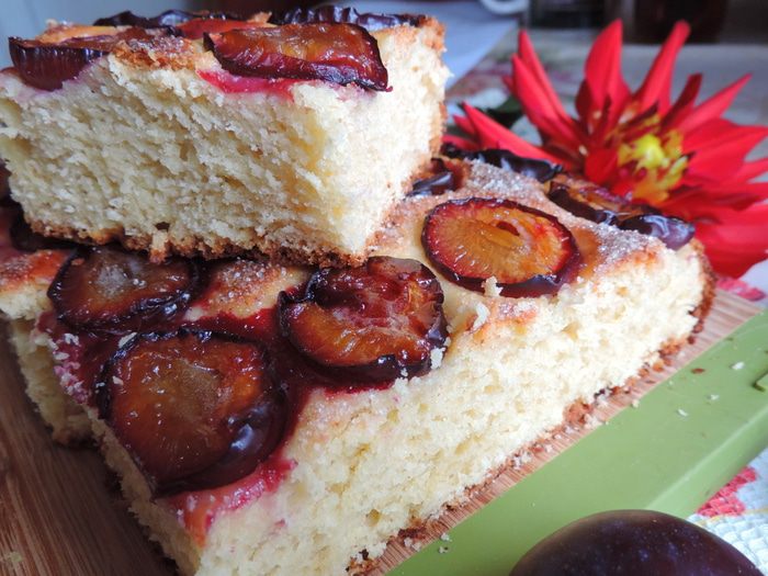 Тертый пирог со сливами