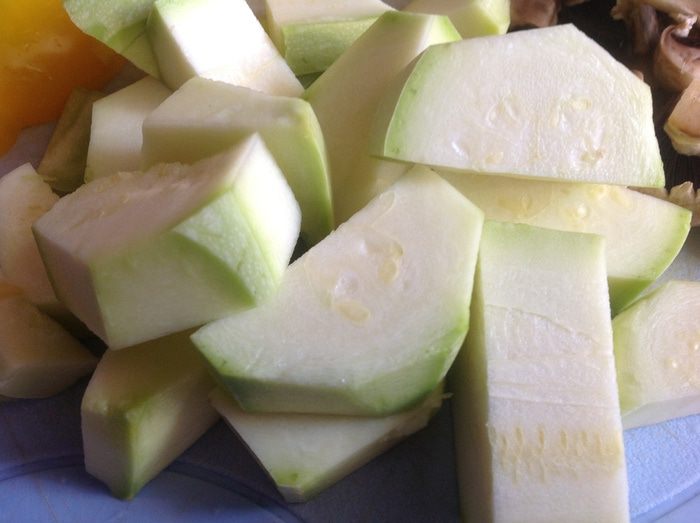 Утиные ножки, запеченные с овощами