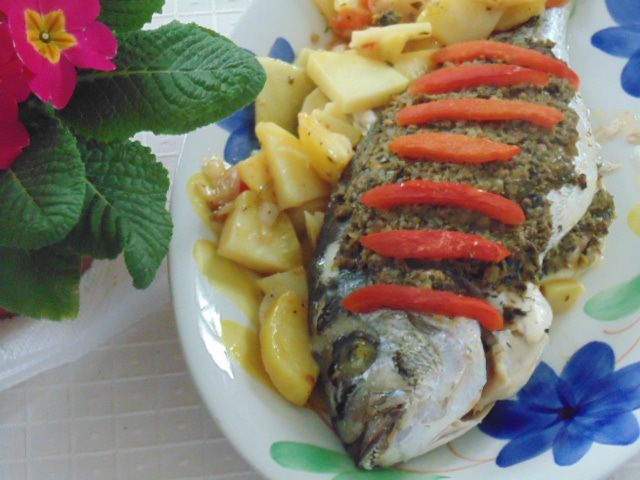 Запеченная дорада с тапенадом