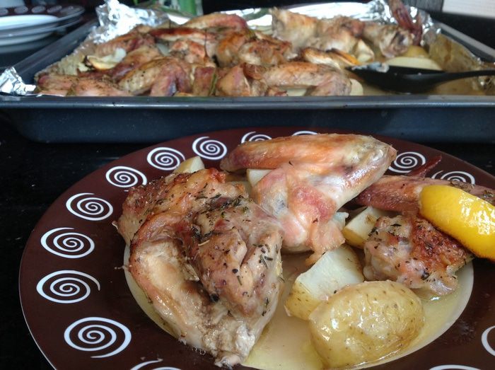 Курица с картофелем, запеченная с молодым чесноком