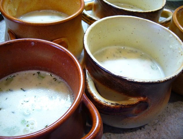 Рыбный велюте под крышкой из слоеного теста