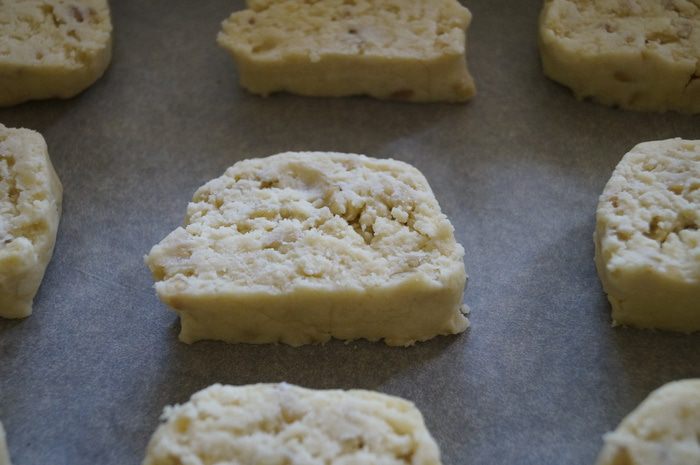 Мягкое печенье с сыром и кедровыми орешками