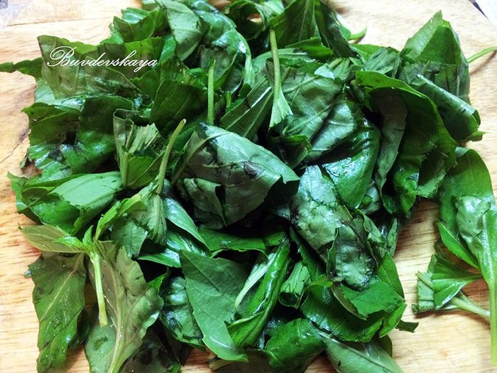 Клубничный джем с базиликом и кедровыми орешками