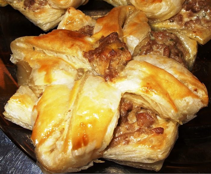 Слоечки с мясом