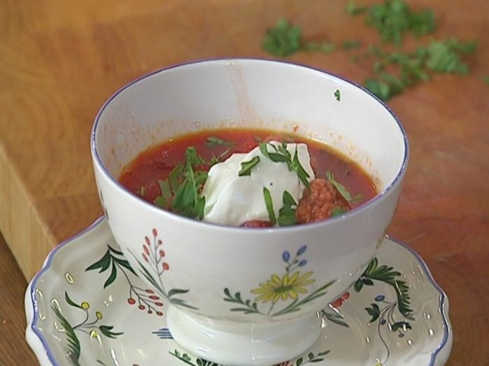 Свекольный суп с фрикадельками