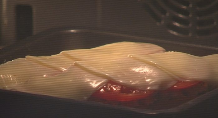 Средиземноморский горячий бутерброд с тунцом и артишоками 