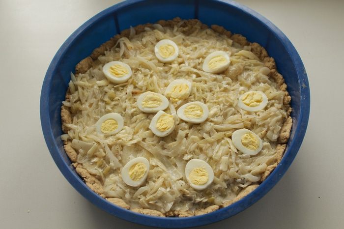 Тарт с капустой и перепелиными яйцами