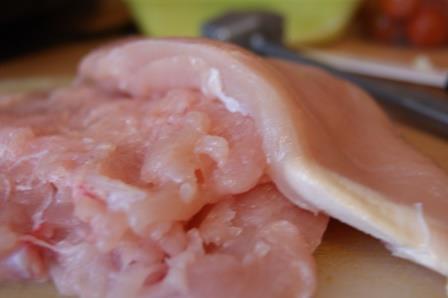 Куриная грудка фаршированная руколой, черри и моцареллой