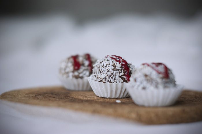 Полезные конфеты с финиками, апельсином и бананами