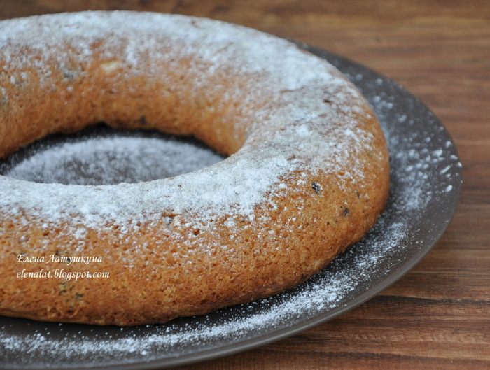 Карамельный кекс с шоколадом и орехами