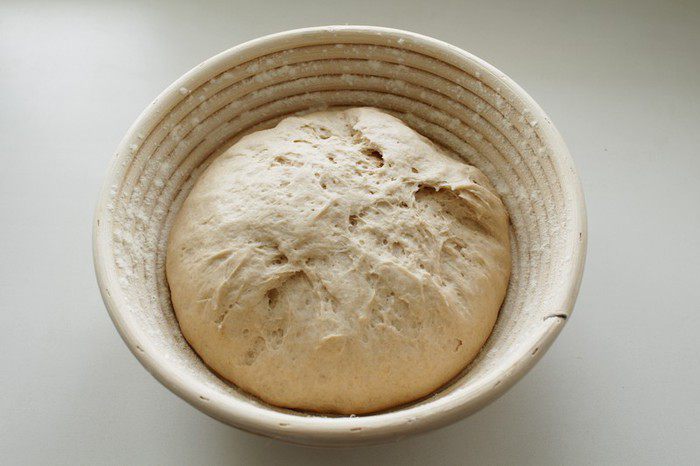Пшеничный хлеб на ржаной закваске