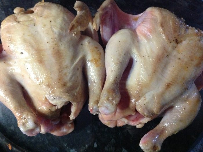 Цыплята с вином, виноградом и барбарисом