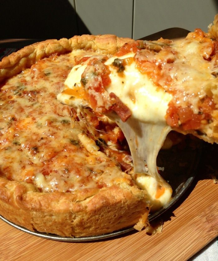 Пицца по-чикагски в глубокой форме (Chicago-style deep-dish pizza)
